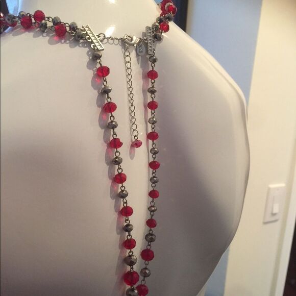 Red and silver necklace - Picture 5 of 8